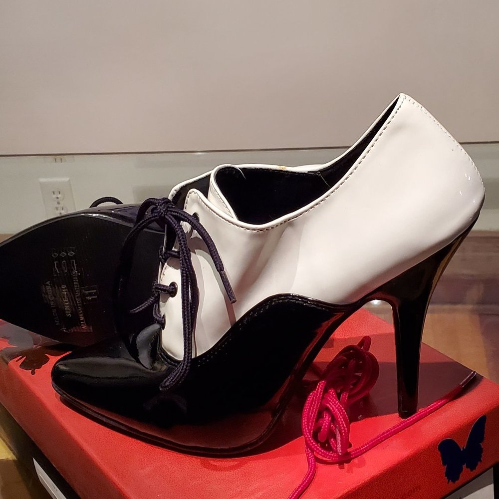Two-toned patent stiletto shoes